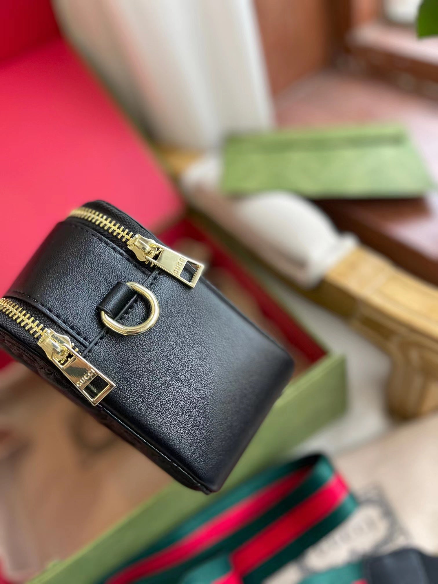 16071873500398608736981820_1 Gucci(グッチ) カメラバッグ メッセンジャーバッグ - 画像 (1)