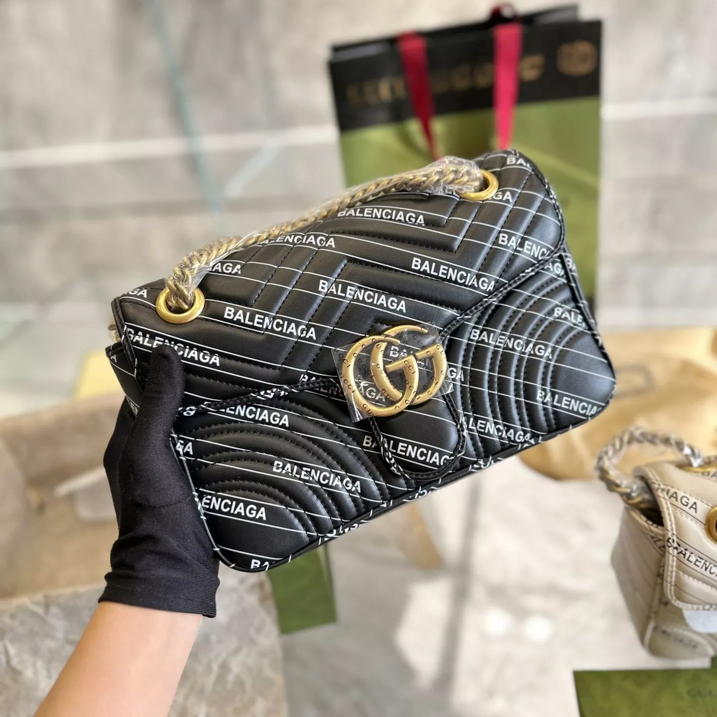 16071873500440887321901820_1 GUCCI(グッチ)|ハッカーアイテムgg marmontバッグ - 画像 (1)