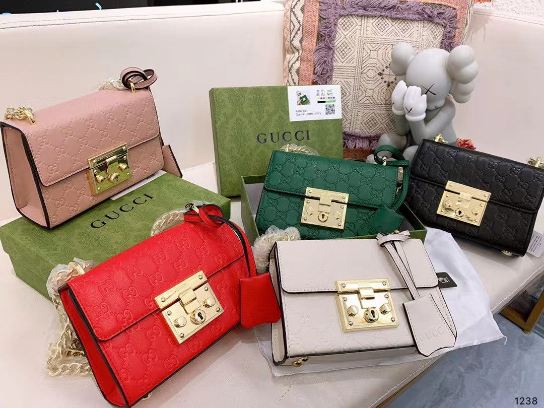 16071873503241843532921820_1 【GUCCI】グッチ〔パドロック〕GG スモール ショルダーバッグ - 画像 (1)