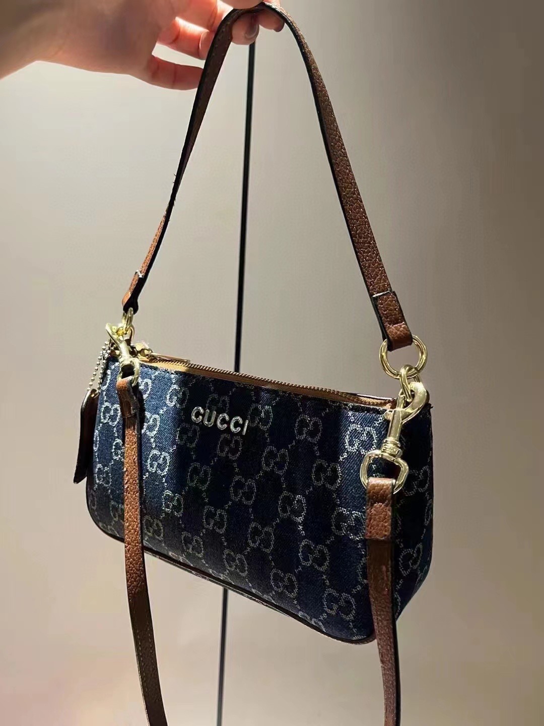 16071873503324555208641820_1 【GUCCI】グッチ デニムクロスボディバッグ 長さ18cm - 画像 (1)