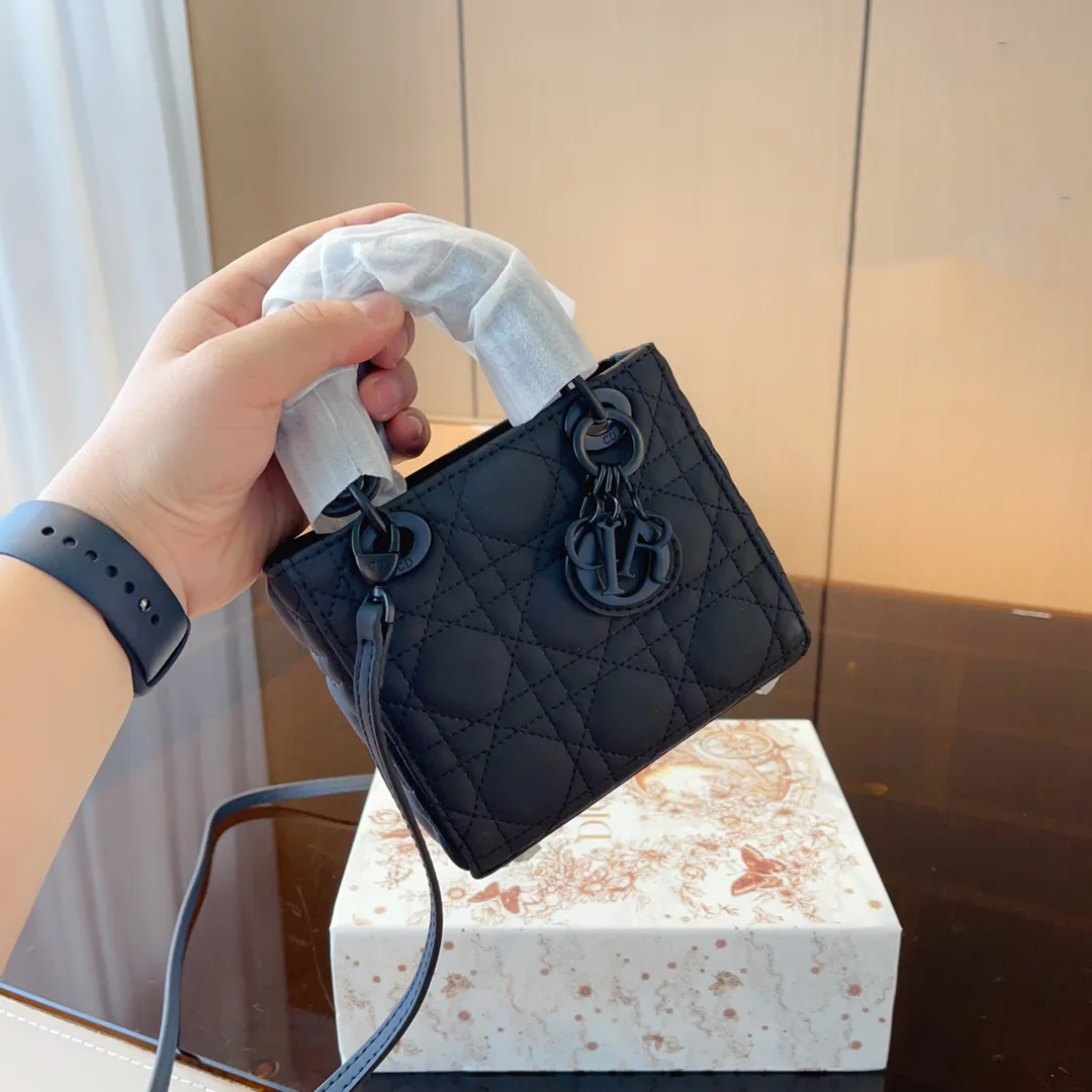 16071887215700714896211820_1 新作話題ディオール☆LADY DIOR マイクロバッグ 9色 - 画像 (1)