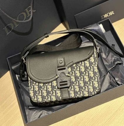 16071887215994316179881820_1 ★素敵!大人気【 DIOR 】SADDLE メッセンジャーバッグ - 画像 (1)