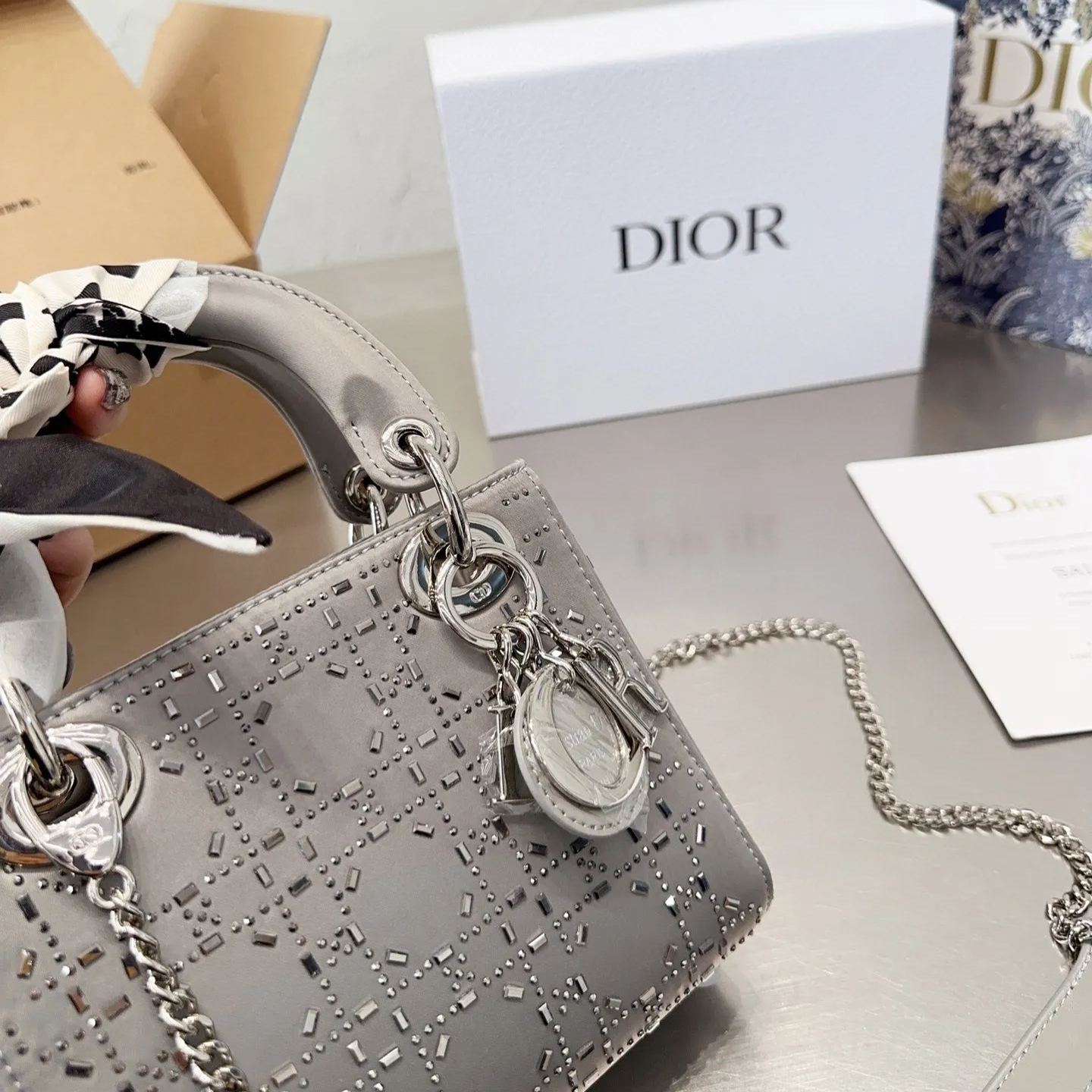 16071887216471795749971820_1 大人気【LADY DIOR】カナージュ サテン ミニバッグ - 画像 (1)