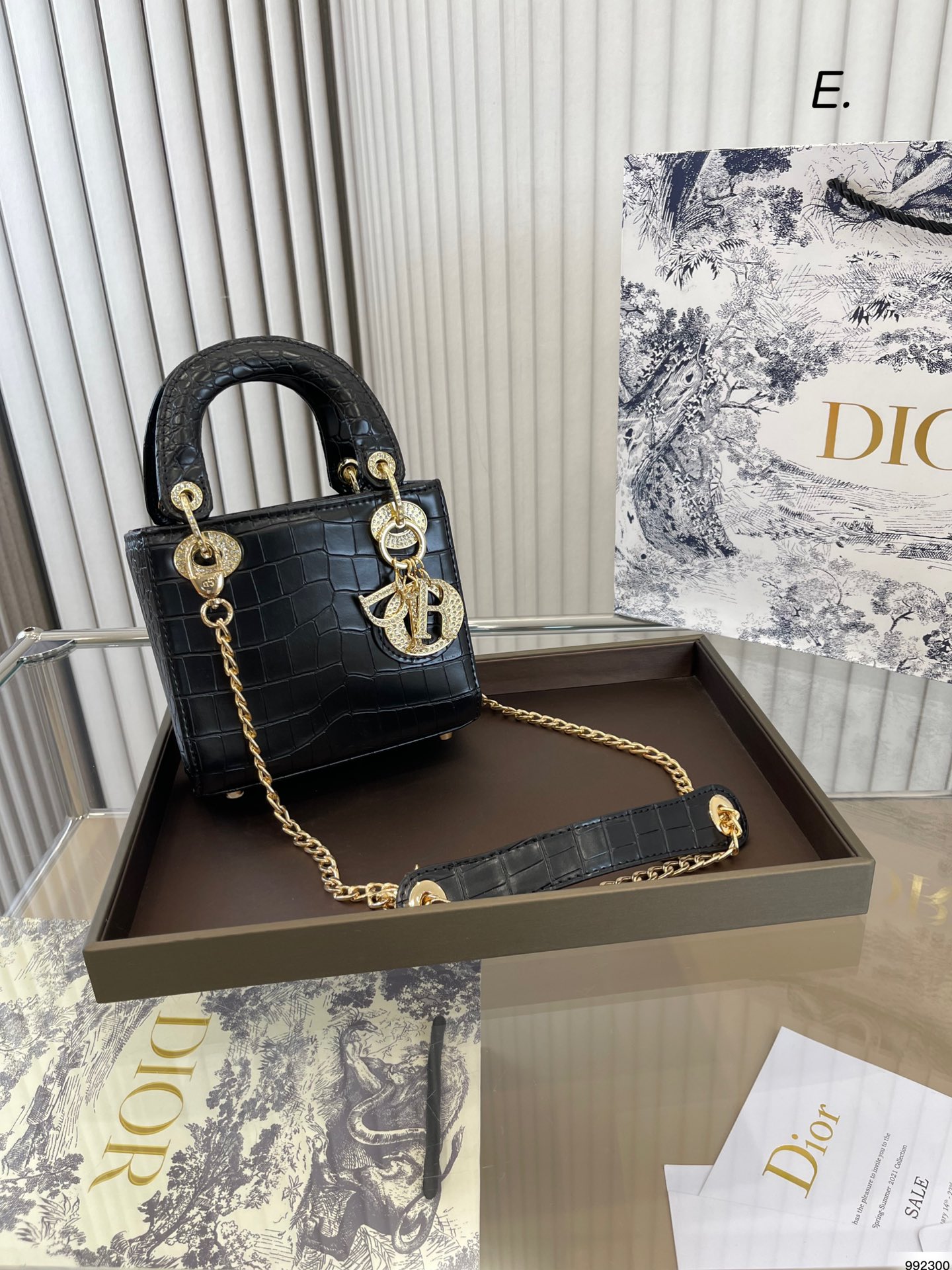 16071887219356470270811820_1 累積売上総額第1位 Diorダイアモンドバッグ♥️17*14*8cm - 画像 (1)