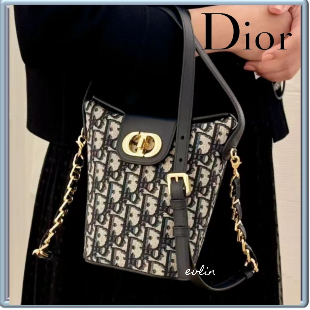 16071887221198273042231820_1 【大ヒットの予感】30 MONTAIGNE DIOR AMBERミニ バケットバッグ S2319UTZQ_M928 - 画像 (1)