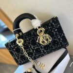 【Dior】ダイアナ妃もバッグの形に一目惚れ