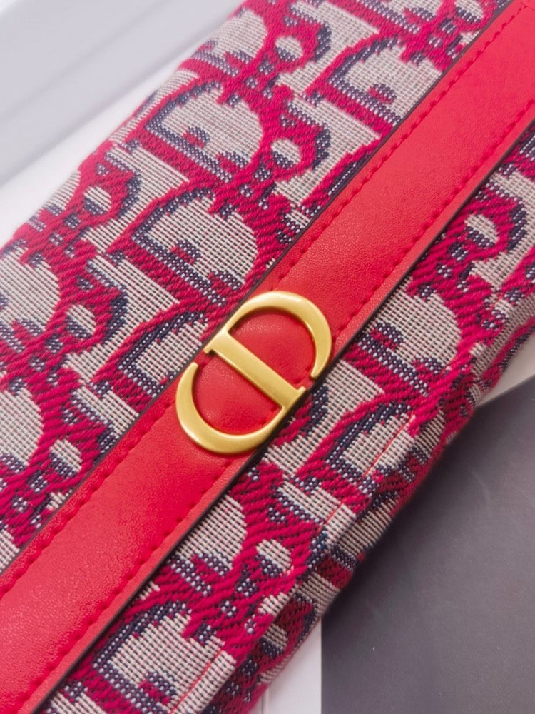 【AT10141】ディオールクラシックエンボス財布 ワインレッド 豪華なファッション カード収納 CDロゴ装飾 | Dior Paris