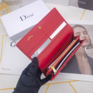 【AT10141】ディオールクラシックエンボス財布 ワインレッド 豪華なファッション カード収納 CDロゴ装飾 | Dior Paris
