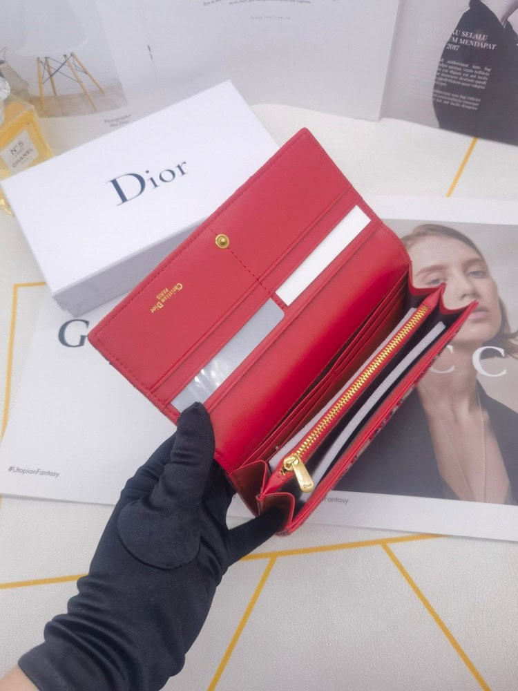 【AT10141】ディオールクラシックエンボス財布 ワインレッド 豪華なファッション カード収納 CDロゴ装飾 | Dior Paris