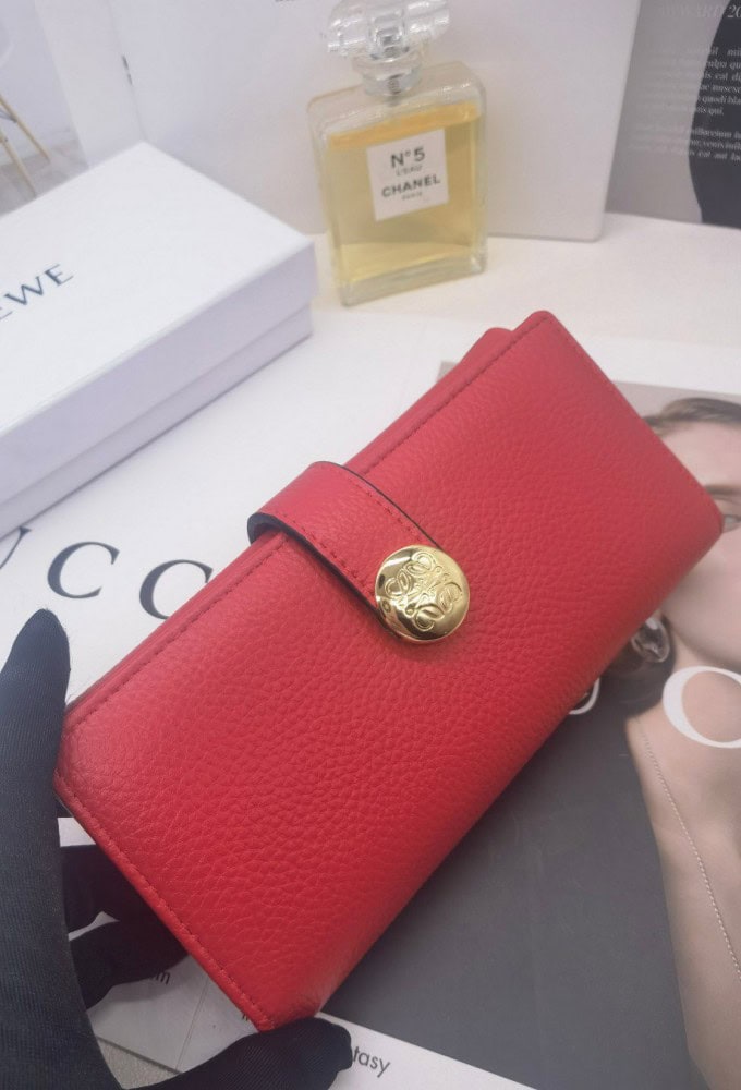 【AT10144】LOEWE（ロエベ）赤色レザー財布 - 高級感と活力を表現するファッションアイテム | Loewe