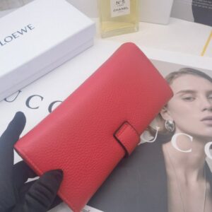 【AT10144】LOEWE（ロエベ）赤色レザー財布 - 高級感と活力を表現するファッションアイテム | Loewe