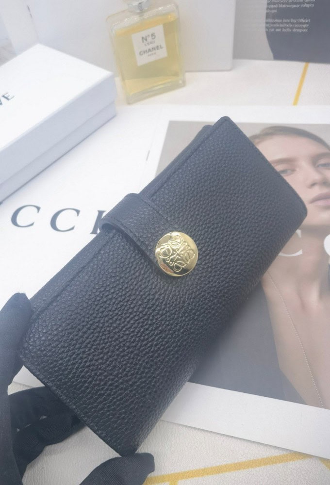 【AT10145】LOEWE レザーウォレット - 高級な牛革、シルクのような触り心地、エレガントなデザインと豪華な機能 | Loewe Madrid