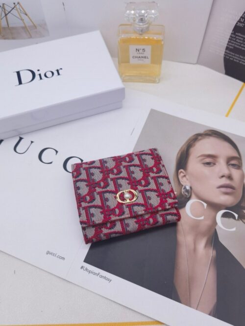 【AT10146】ディオールの刺繍ウォレット、都会的な女性に最適な豪華な一品 | Chanel