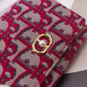 【AT10146】ディオールの刺繍ウォレット、都会的な女性に最適な豪華な一品 | Chanel