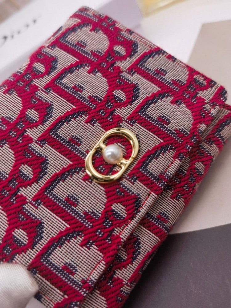 【AT10146】ディオールの刺繍ウォレット、都会的な女性に最適な豪華な一品 | Chanel