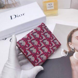 【AT10146】ディオールの刺繍ウォレット、都会的な女性に最適な豪華な一品 | Chanel