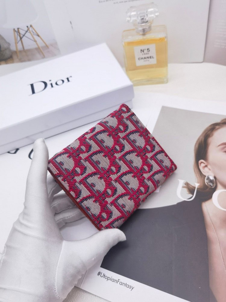 【AT10146】ディオールの刺繍ウォレット、都会的な女性に最適な豪華な一品 | Chanel