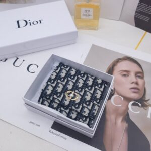 【AT10149】ディオールのクラシックなエンボス加工輸入牛革財布 | 豪華なデザインと高級感 | Gucci