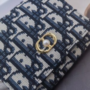 【AT10149】ディオールのクラシックなエンボス加工輸入牛革財布 | 豪華なデザインと高級感 | Gucci