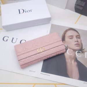 【AT10153】プラダ（Prada）のピンク色のクラシックシリーズ長財布：日常必需品をエレガントに収納 | Dior Paris
