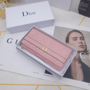 【AT10153】プラダ（Prada）のピンク色のクラシックシリーズ長財布：日常必需品をエレガントに収納 | Dior Paris