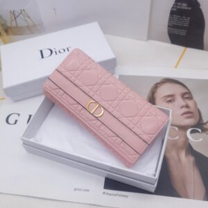 【AT10153】プラダ（Prada）のピンク色のクラシックシリーズ長財布：日常必需品をエレガントに収納 | Dior Paris