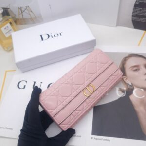 【AT10153】プラダ（Prada）のピンク色のクラシックシリーズ長財布：日常必需品をエレガントに収納 | Dior Paris