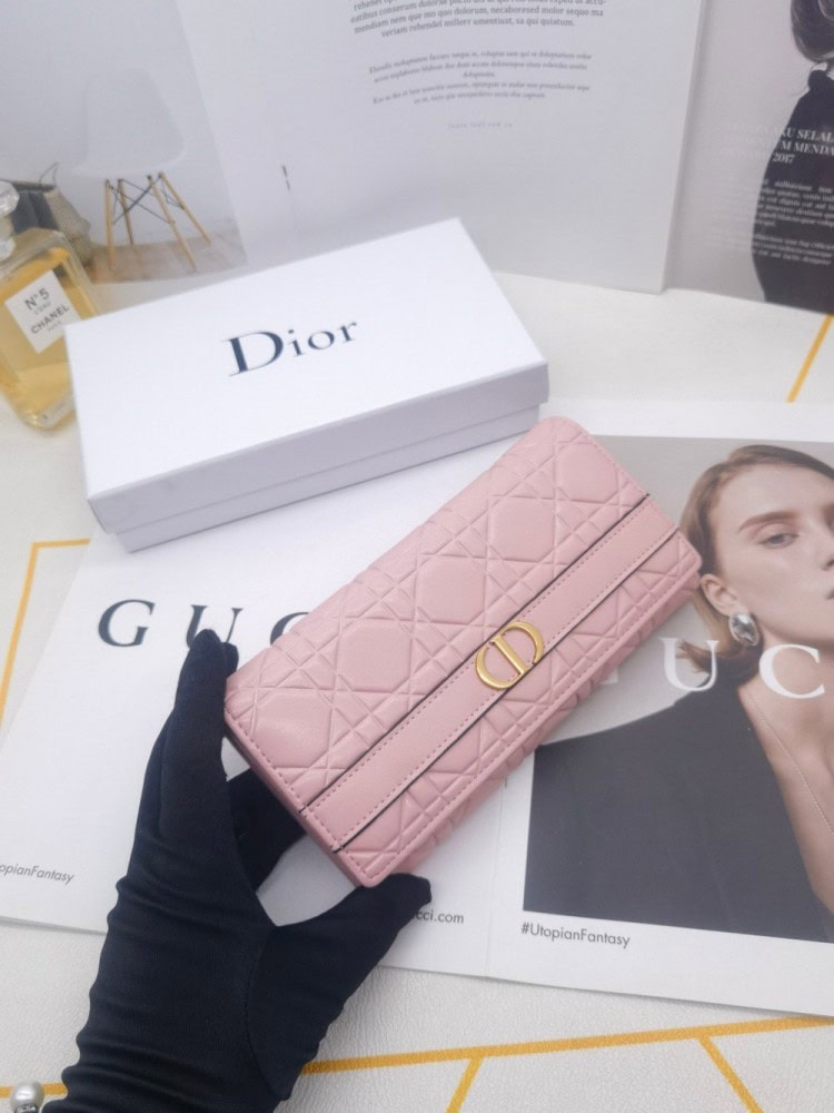 【AT10153】プラダ（Prada）のピンク色のクラシックシリーズ長財布：日常必需品をエレガントに収納 | Dior Paris