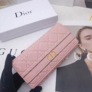 【AT10153】プラダ（Prada）のピンク色のクラシックシリーズ長財布：日常必需品をエレガントに収納 | Dior Paris