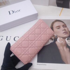 【AT10153】プラダ（Prada）のピンク色のクラシックシリーズ長財布：日常必需品をエレガントに収納 | Dior Paris