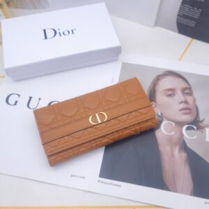 【AT10154】フランスエレガンスを演出する 高級牛革財布【ブランド名:CD】 | Christian Dior