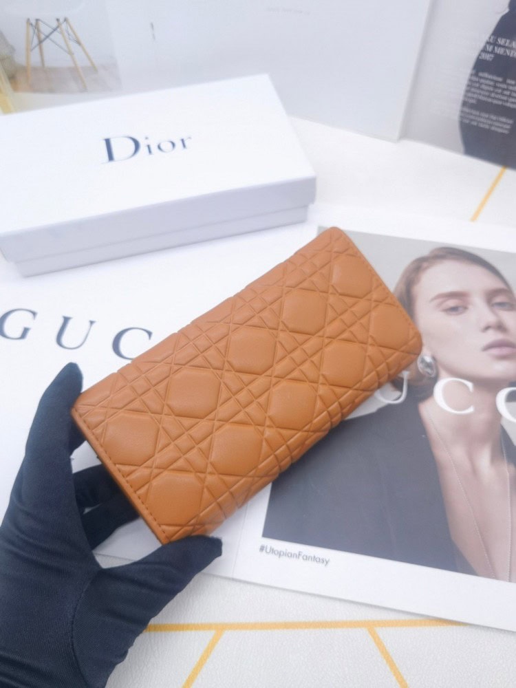 【AT10154】フランスエレガンスを演出する 高級牛革財布【ブランド名:CD】 | Christian Dior