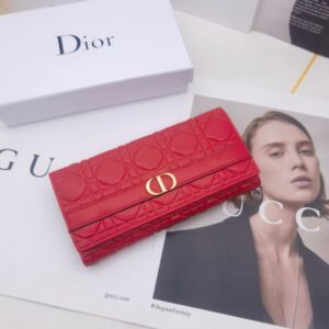 【AT10155】ディオールのクラシックなエレガントレッドレザーウォレット | Christian Dior