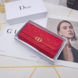 【AT10155】ディオールのクラシックなエレガントレッドレザーウォレット | Christian Dior