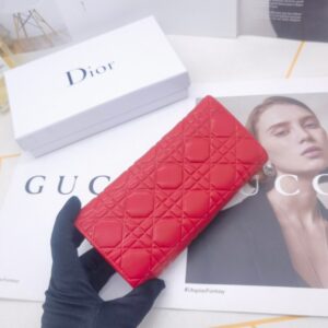【AT10155】ディオールのクラシックなエレガントレッドレザーウォレット | Christian Dior