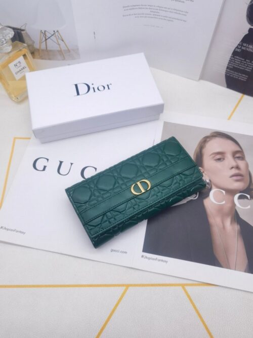 【AT10156】ディオール レディ・ディオールシリーズ ダイヤ型型押し加工 輸入牛革 財布 | Gucci Firenze