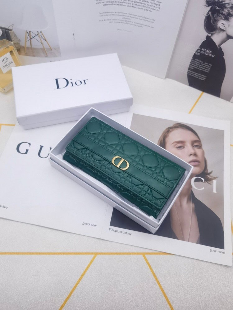 【AT10156】ディオール レディ・ディオールシリーズ ダイヤ型型押し加工 輸入牛革 財布 | Gucci Firenze