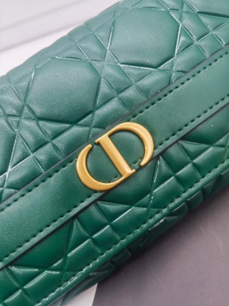 【AT10156】ディオール レディ・ディオールシリーズ ダイヤ型型押し加工 輸入牛革 財布 | Gucci Firenze