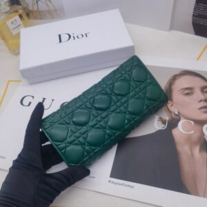 【AT10156】ディオール レディ・ディオールシリーズ ダイヤ型型押し加工 輸入牛革 財布 | Gucci Firenze