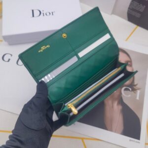 【AT10156】ディオール レディ・ディオールシリーズ ダイヤ型型押し加工 輸入牛革 財布 | Gucci Firenze