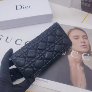 【AT10158】ディオールの型押し牛革財布、日常収納に最適、高級感溢れるエレガントバッグ | Gucci Italy