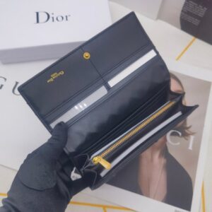 【AT10158】ディオールの型押し牛革財布、日常収納に最適、高級感溢れるエレガントバッグ | Gucci Italy