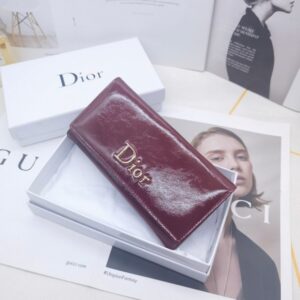 【AT10160】ディオールDIOR ワインレッドの高級牛革財布 クラシックなデザインと高級感、多機能カード収納 | Dior