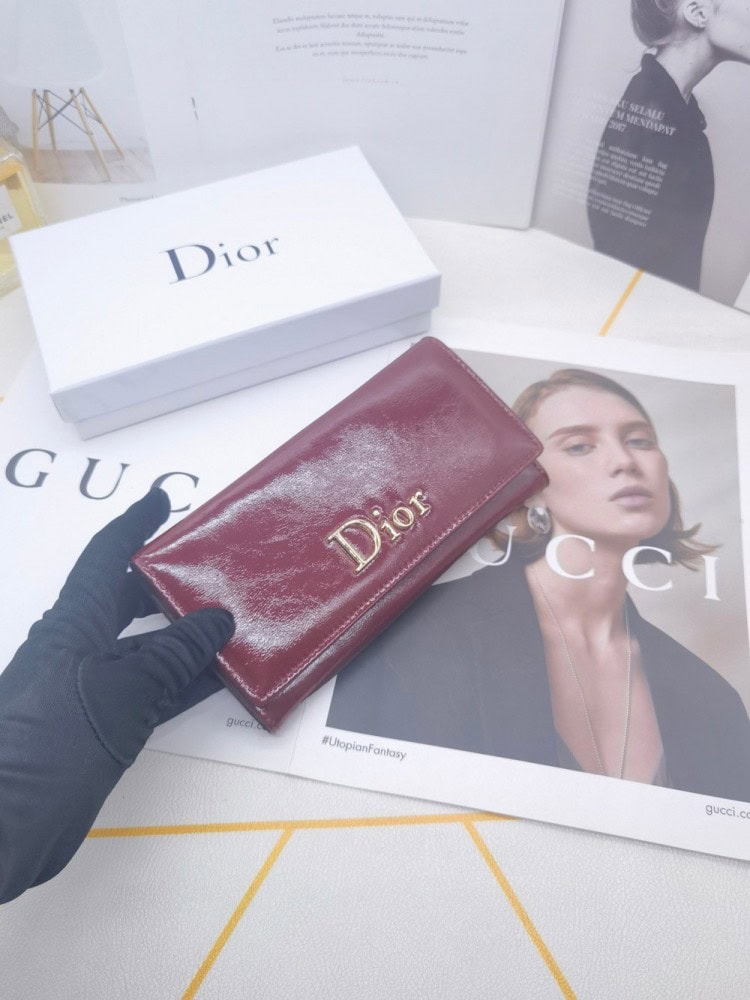 【AT10160】ディオールDIOR ワインレッドの高級牛革財布 クラシックなデザインと高級感、多機能カード収納 | Dior