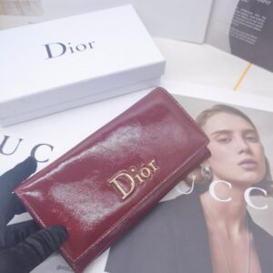 【AT10160】ディオールDIOR ワインレッドの高級牛革財布 クラシックなデザインと高級感、多機能カード収納 | Dior