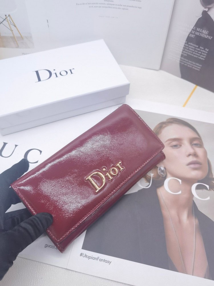 【AT10160】ディオールDIOR ワインレッドの高級牛革財布 クラシックなデザインと高級感、多機能カード収納 | Dior
