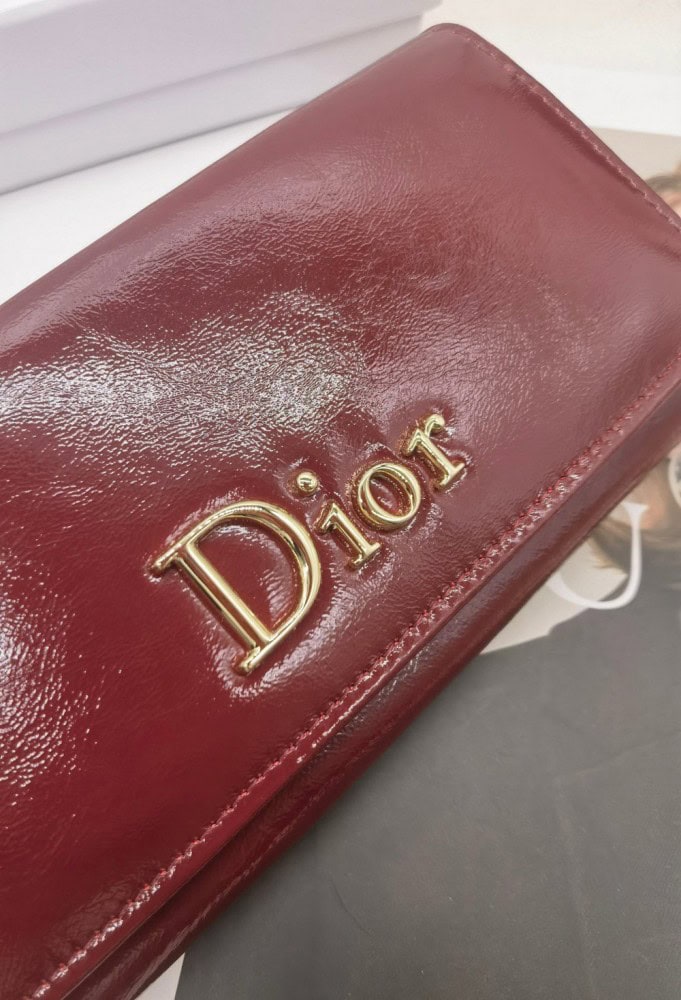 【AT10160】ディオールDIOR ワインレッドの高級牛革財布 クラシックなデザインと高級感、多機能カード収納 | Dior