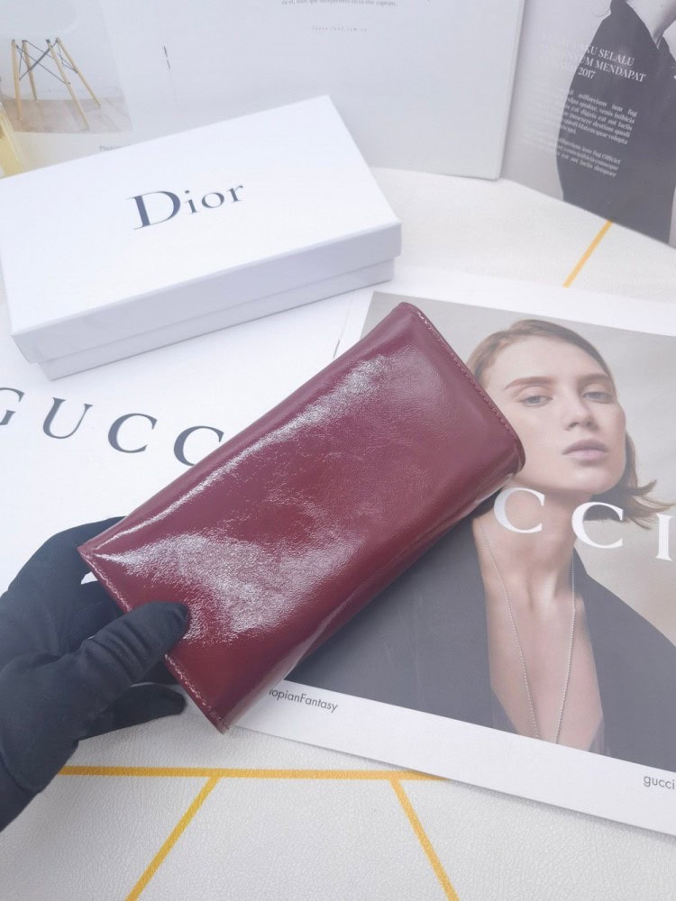 【AT10160】ディオールDIOR ワインレッドの高級牛革財布 クラシックなデザインと高級感、多機能カード収納 | Dior