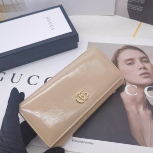 【AT10164】グッチのパールホワイトレザーウォレット：高級感とエレガンスを演出するクラシックデザイン | Gucci Firenze