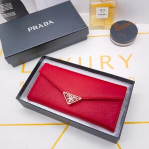【AT10166】プラダの赤い封筒型財布、高級感溢れるエレガントデザイン | Prada